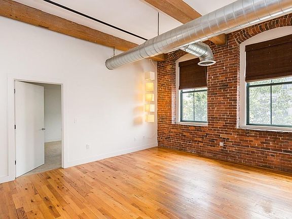 5th image of 589 Essex St Unit 208