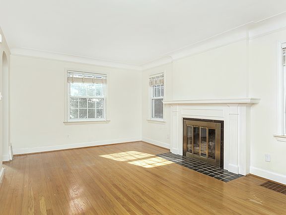 4th image of 10424 Nadine Ave