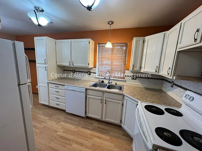 3195 N 10th St — Photo 5