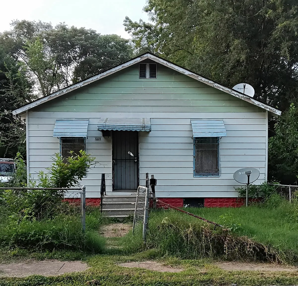5617 Warren Ave — Photo 1