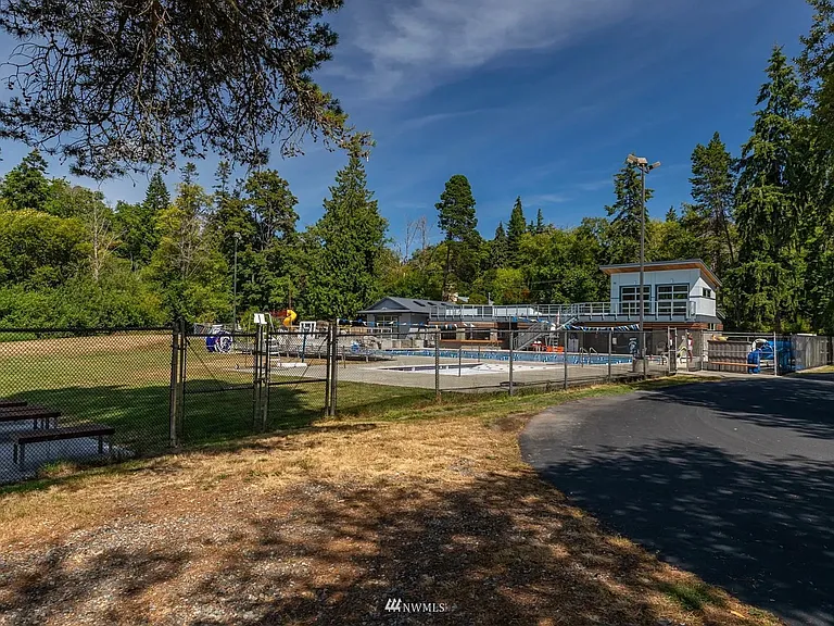 233 SW 189th Pl — Photo 37