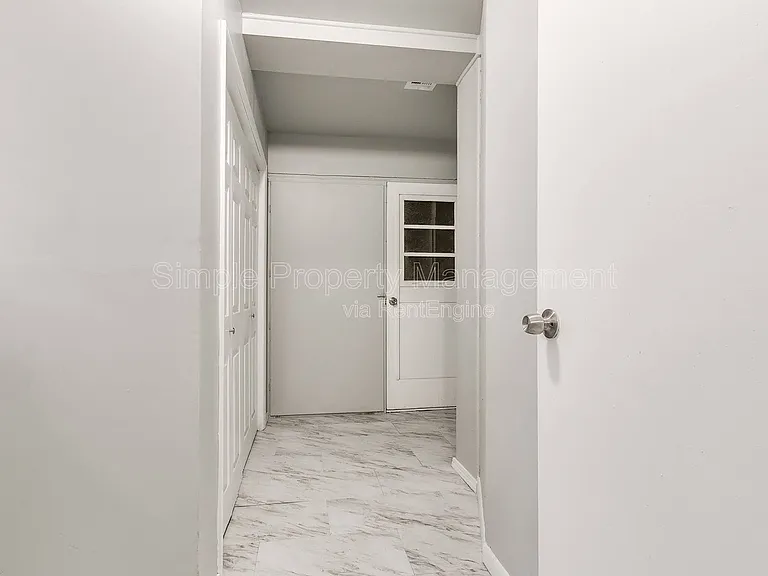 409 E Hill Dr — Photo 21