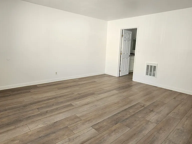 Hunt Pk Apartments — Photo 8