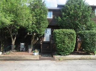 9 Pinewood Ln, Naples, NY 14512