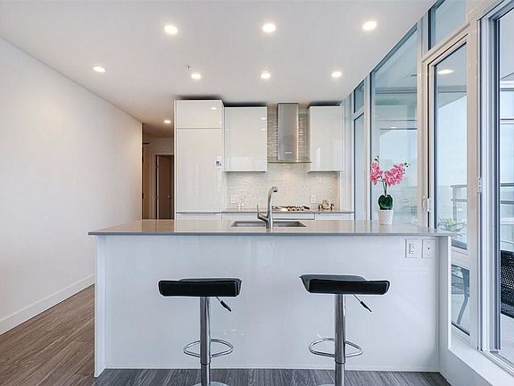 3rd image of 1283 Howe St #3006