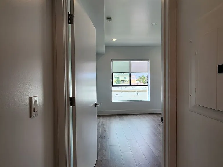 4227 McLaughlin Ave #303 — Photo 11