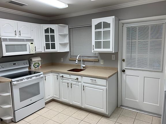 3rd image of 1909 W Jetton Ave
