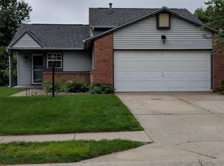 1919 Woodland Dr, Elkhart, IN