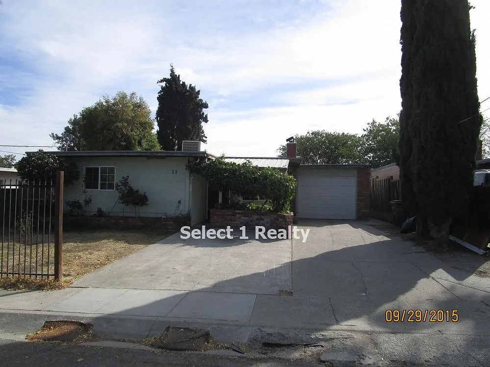 72 Bay Dr photo 1