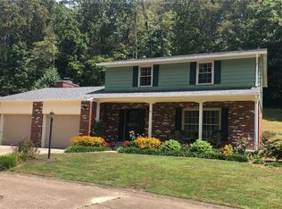 216 Brookhaven Dr, Nitro, WV 25143