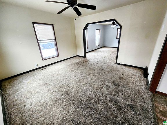 4th image of 303 Oak St