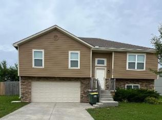 21279 W 219th St, Spring Hill, KS 66083