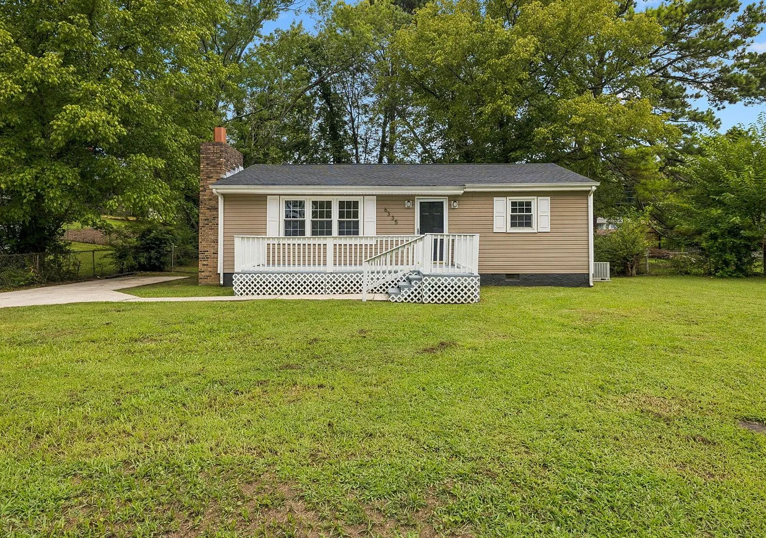 3 Bedroom House — Photo 1