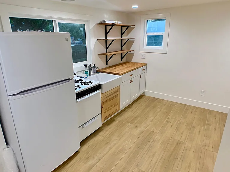 214 1/4 N Avenue 52 — Photo 9