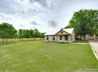 284 County Road 7710, Devine, TX 78016