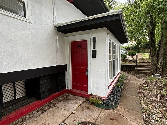 3rd image of 621 N Leverett Ave APT 6