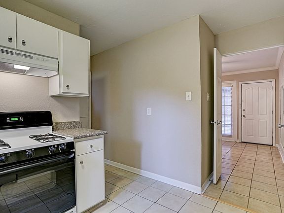 5th image of 2202 Park St APT 4