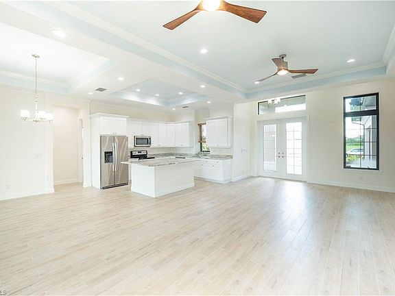 4th image of 2723 SW 21st Ave