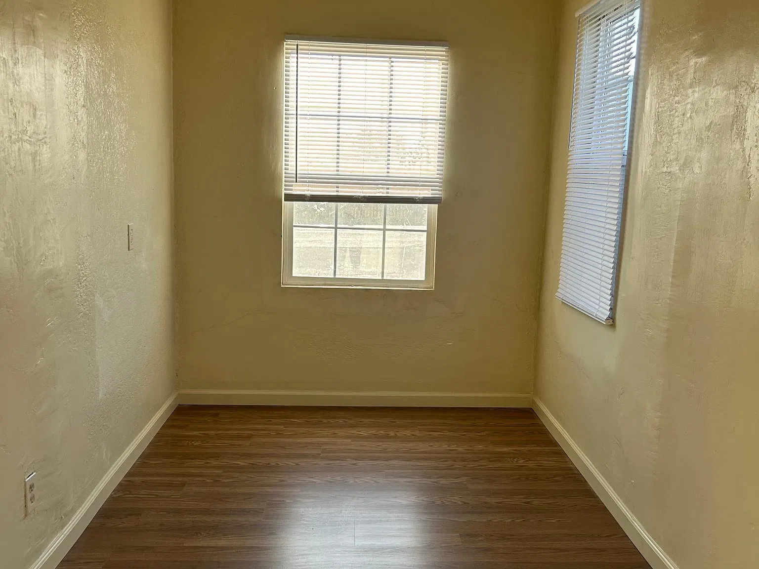 1613 Robinson St — Photo 4