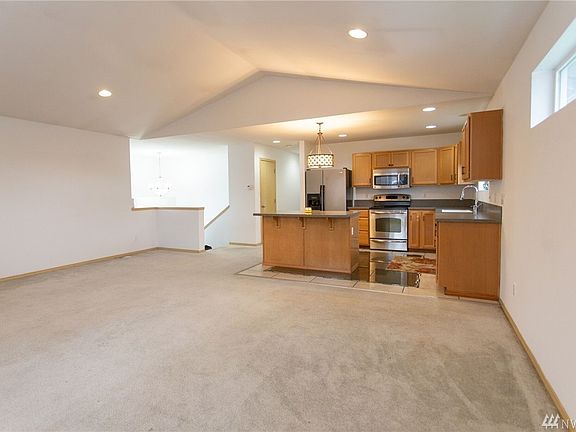 3rd image of 211 7th Ave N