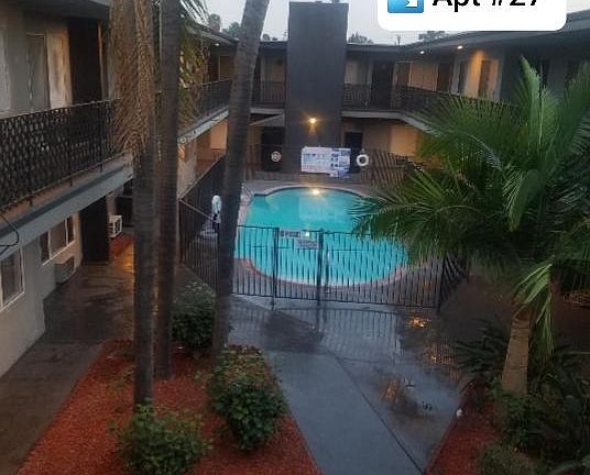 5th image of 612 N Wilcox Ave