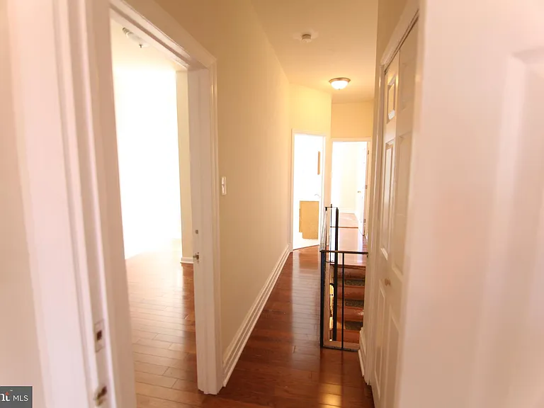 1530 Fontain St — Photo 10