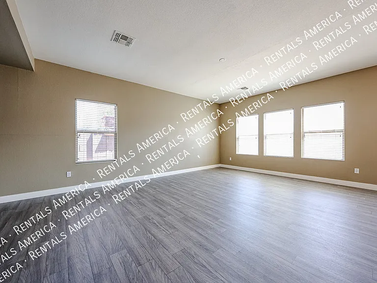 1356 E Clifton Ave — Photo 8