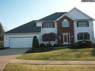 4086 Vincent Dr, Seven Hills, OH 44131