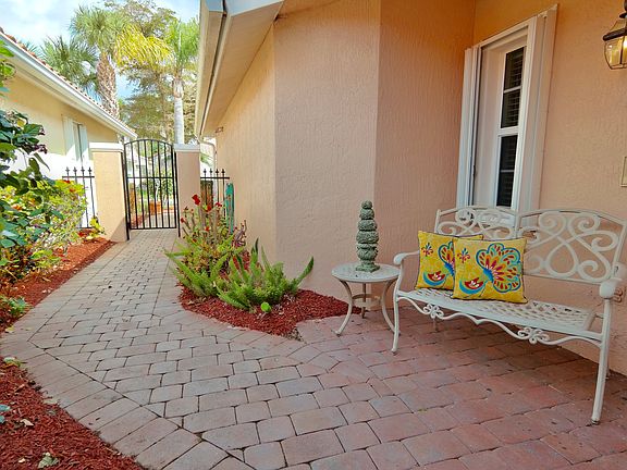 3rd image of 8837 Cascades Isle Blvd
