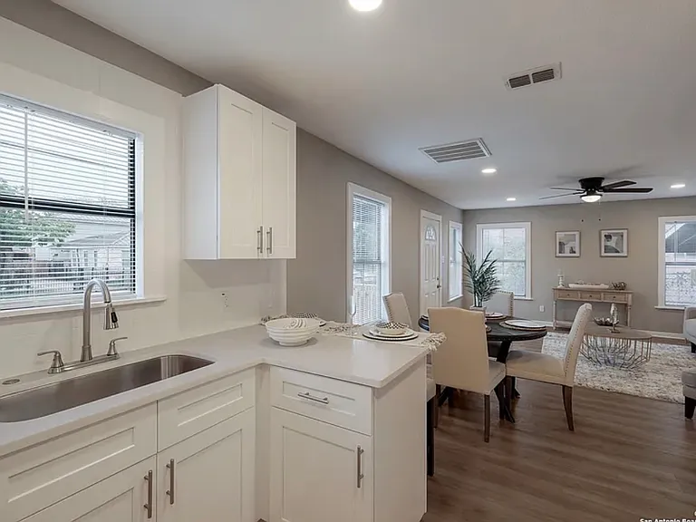 858 Harriman Pl — Photo 10