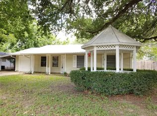 504 E 2nd St, Elgin, TX 78621