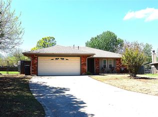 105 Lochwood Pl, Yukon, OK 73099