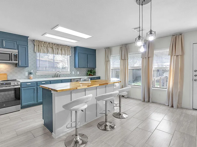 1413 Baffin Cv — Photo 11
