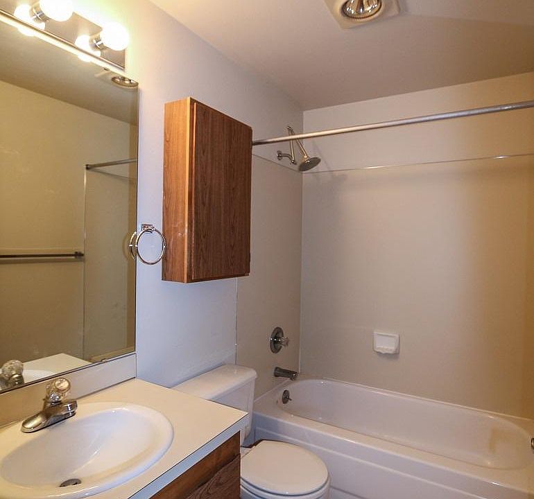 2nd image of 1526 44th Ave SW APT 202