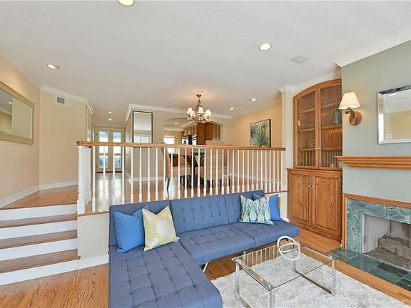 4th image of 302 Columbia St #38