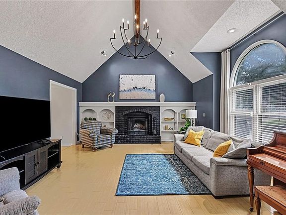 5th image of 15299 Conser St