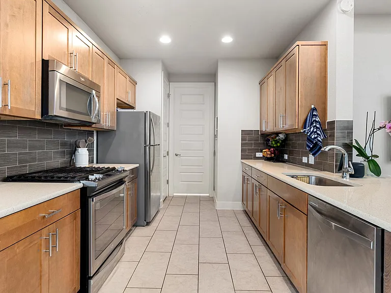 5412 Daimler Dr — Photo 9