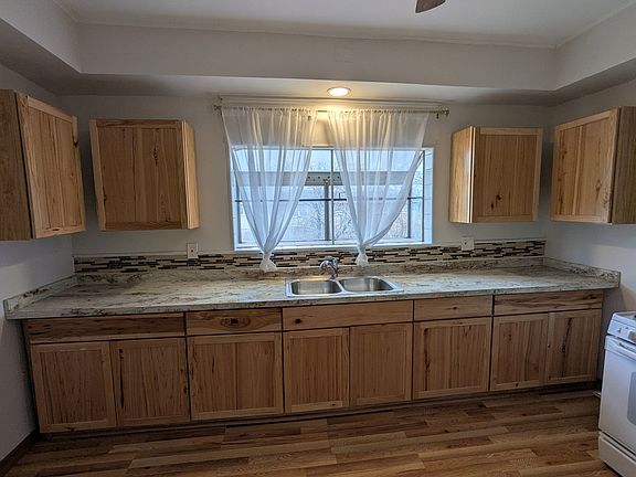 5th image of 940 Troost Ave