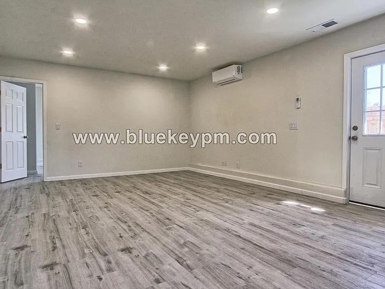9913 NE 86th St #B — Photo 4