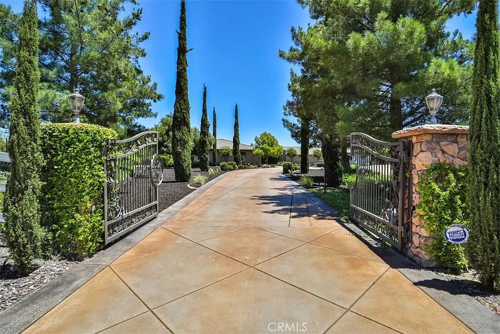 5 bed, 7.0 bath, 6157 sqft, $13,000 — Photo 1