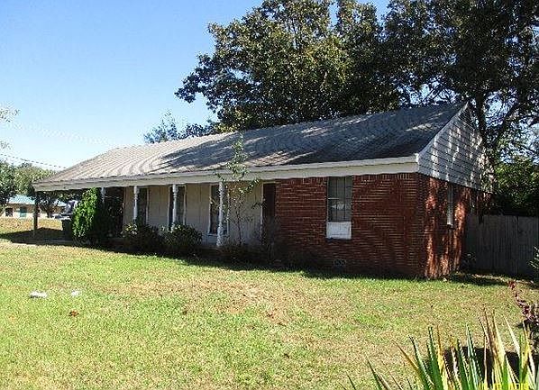 1st image of 423 Brookside Dr