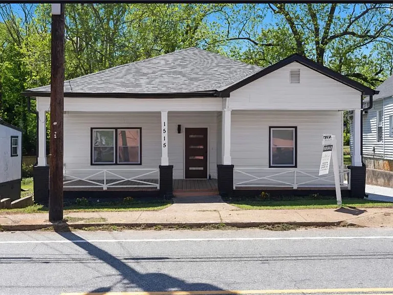 1515 Jonesboro Rd SE — Photo 1