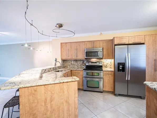 2112 S Cypress Bend Dr APT 201, Pompano Beach, FL 33069