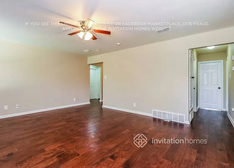 7533 Clover Ln — Photo 3