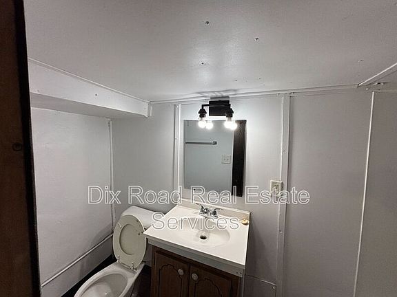 2nd image of 724 East Ave #I2i
