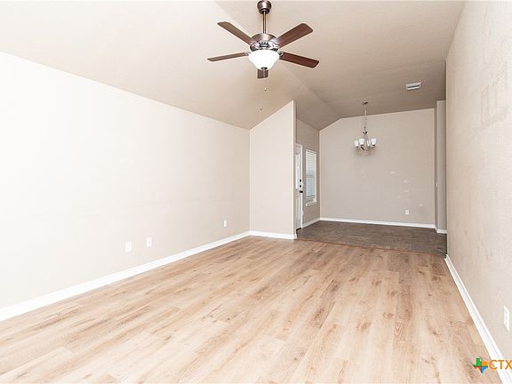 5th image of 607 Sladecek Dr