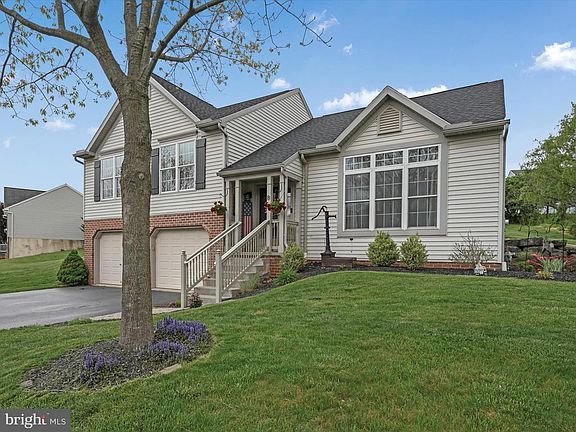 2nd image of 8 Cranberry Cir