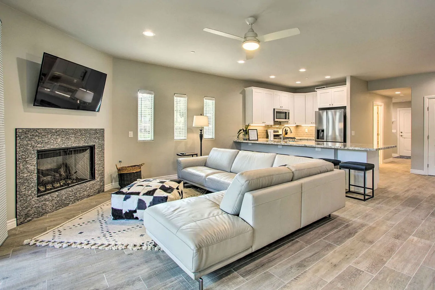 2 bed, 2.0 bath, 1227 sqft, $2,967 — Photo 1