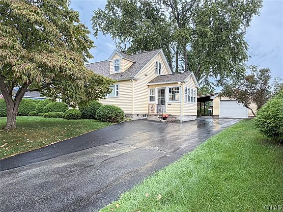 3rd image of 1007 Valentine Ave