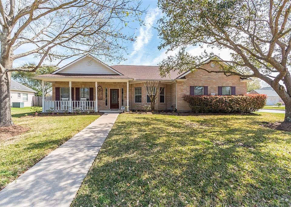 3218 Snow.  Well maintained, move in ready home in the City of Katy.